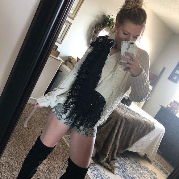 knit b+w infinity scarf - Picture 3 of 6